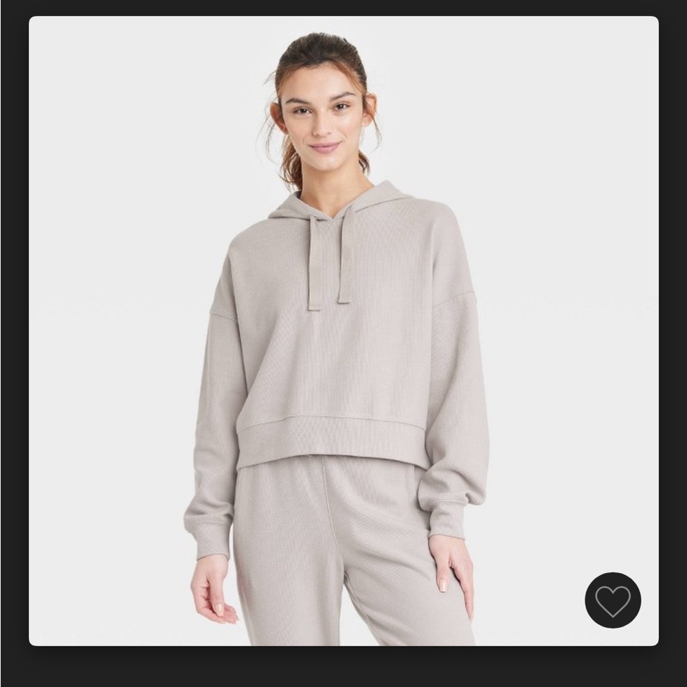 Cozy rib sweatshirt in size medium in tan